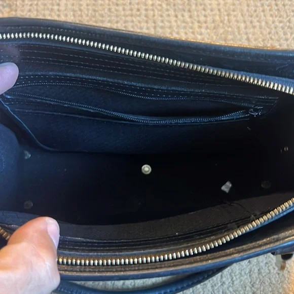 Dooney and Bourke black leather purse - Picture 5 of 6